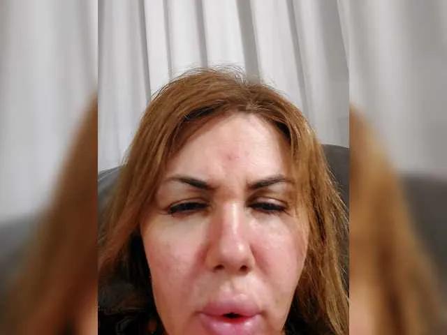 Admire cute escort Alisasexx Alisasexx from BongaCams