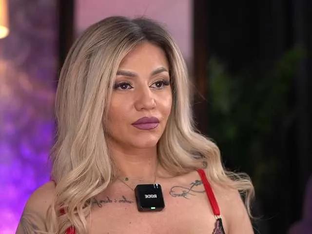 Join dirty camwhore AlmaVelia AlmaVelia from BongaCams