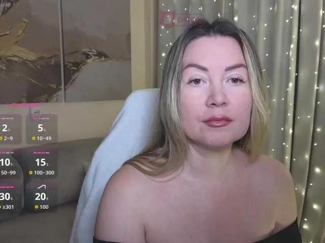AmieHerry from BongaCams