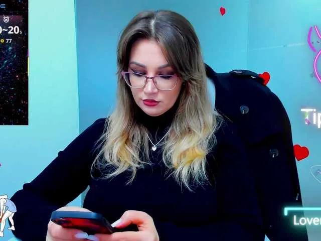 anyarosses from BongaCams