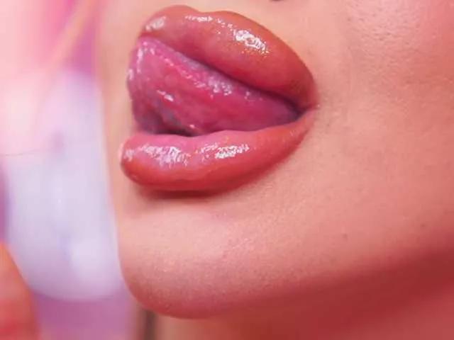 AshleysinnX from BongaCams