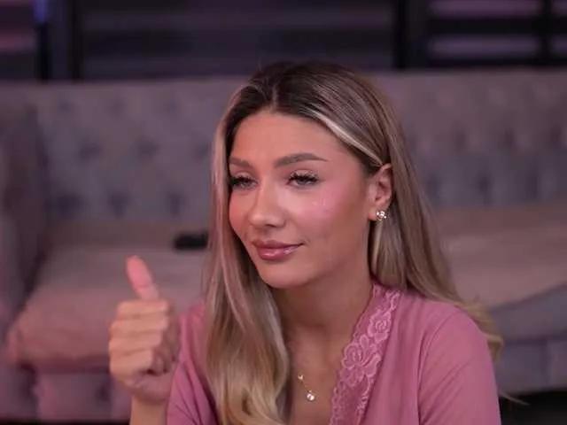 Watch BlairSander, she wants to masturbate for you BlairSander from BongaCams