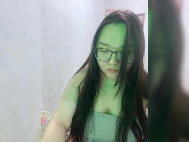DebbieLu from BongaCams