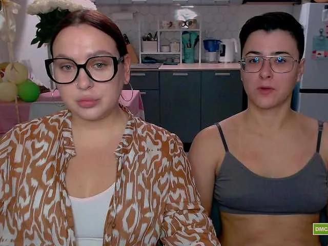 dreamteamgirls from BongaCams