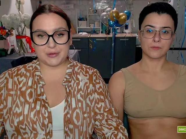 dreamteamgirls from BongaCams