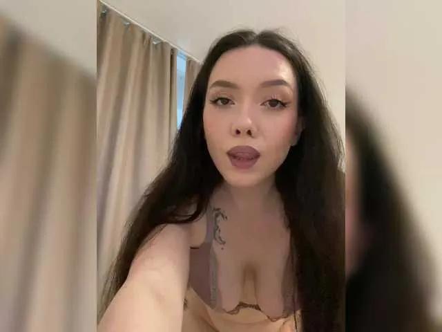 Try dirty slut ElliLin ElliLin from BongaCams