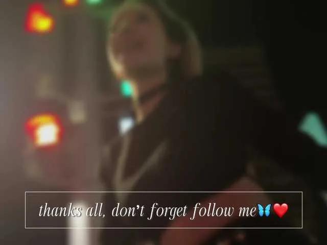 emely1benz from BongaCams