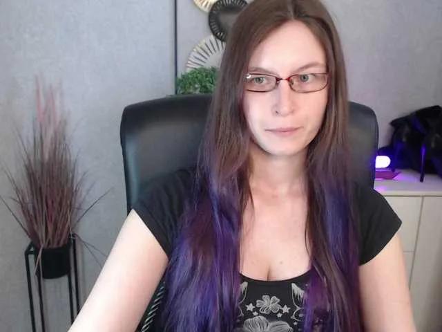 Join cute camslut EmmaHeart EmmaHeart from BongaCams