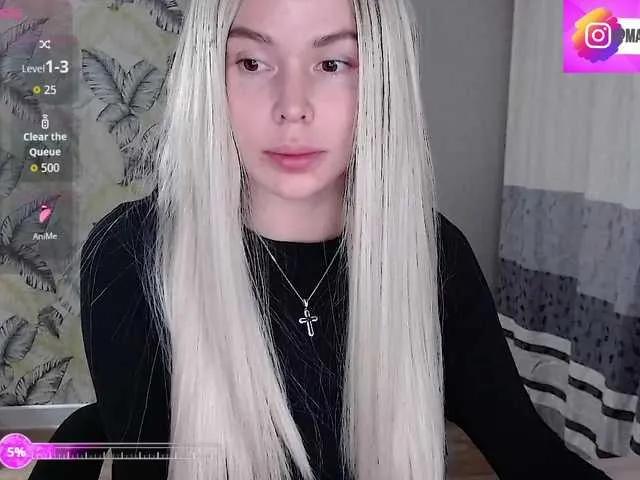 Foxymoxy19 from BongaCams