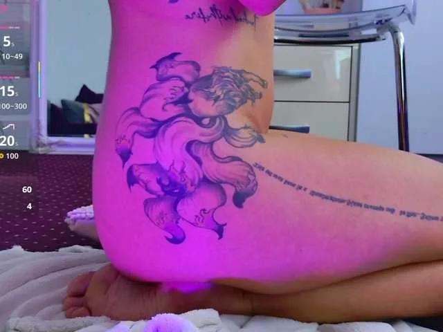 IvorySwan from BongaCams