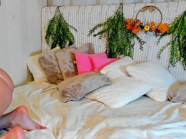 Slutty Kelly-Mott wants you to fuck her body now Kelly-Mott from BongaCams