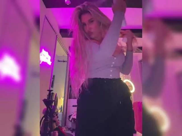 Admire naked model Kotofeyka1 Kotofeyka1 from BongaCams