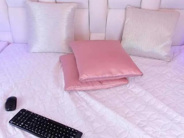 LauraFarell from BongaCams