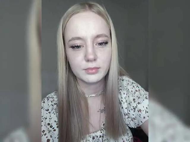 LolaMin from BongaCams