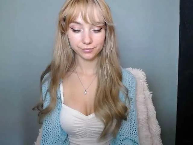 Masturbate to LuciaLovely, she wants to masturbate for you LuciaLovely from BongaCams