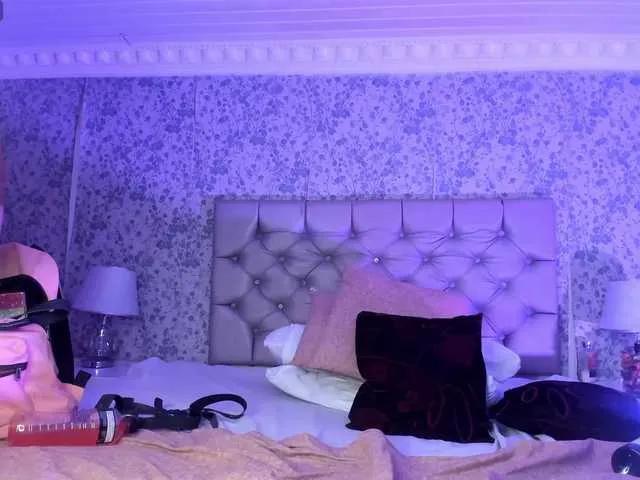 LunaDuquee from BongaCams