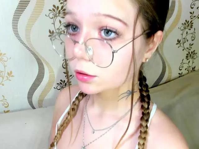 MelMooon from BongaCams