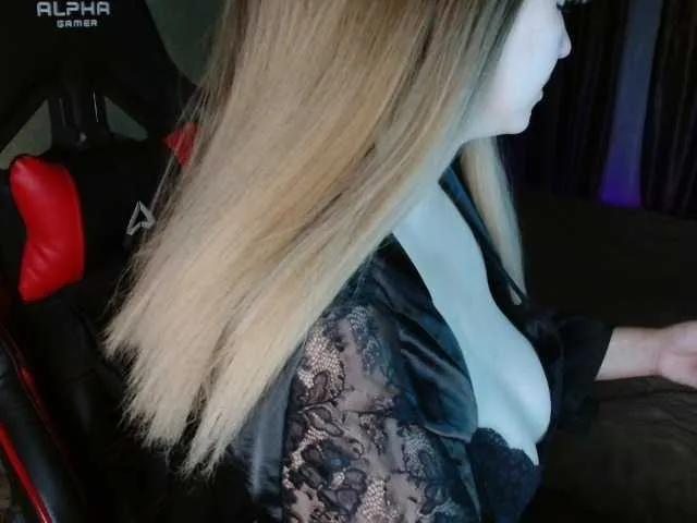 MiaLaFoxis from BongaCams