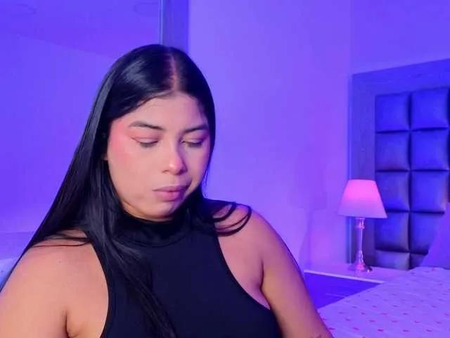 Admire NickyCole, she wants to masturbate for you NickyCole from BongaCams