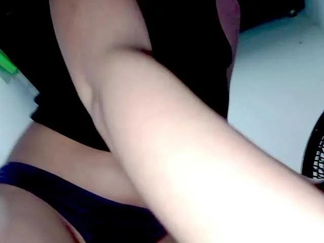 PetiteIvoryqueens from BongaCams