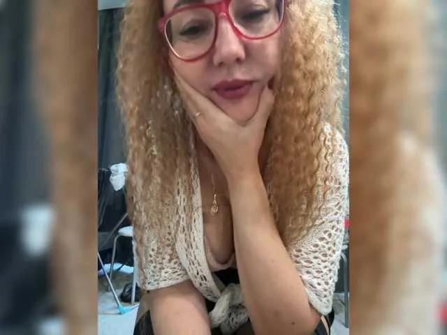 Pink-Lips from BongaCams