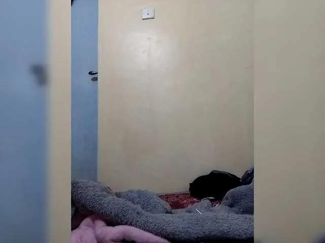 Join Queenviper, she wants to masturbate for you Queenviper from BongaCams