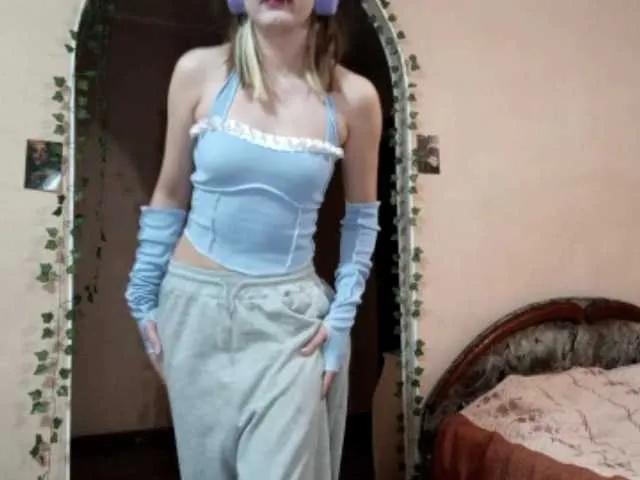 Admire BongaCams's SeptemberRoutzen SeptemberRoutzen from BongaCams