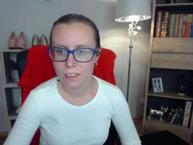 Masturbate to SparkleLizzy, she wants to masturbate for you sparkleLizzy from BongaCams