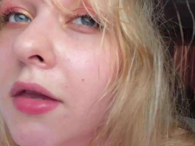 Watch 18 years old teeencute from BongaCams teeencute from BongaCams