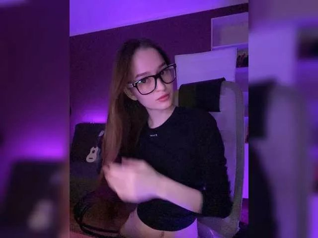 whiteTEAa from BongaCams