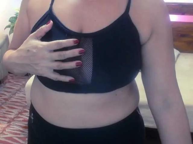 Yeseniaa25 from BongaCams