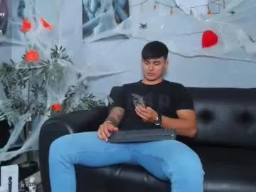Sweet Cristopher_strong wants you to fuck his body now cristopher_strong from Chaturbate