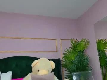 Join slutty escort Kirrawhite kirrawhite from Chaturbate