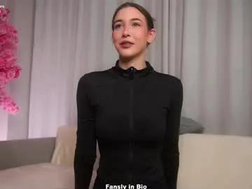 Join Signehinz, she wants to masturbate for you signehinz from Chaturbate