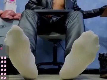 tom_brown12 from Chaturbate