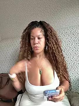 Bigbuttbrooklynn from StripChat is Freechat