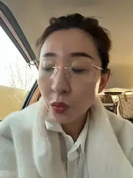 Jingjingxiang-520 from StripChat