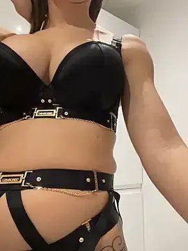 Laraashow from StripChat