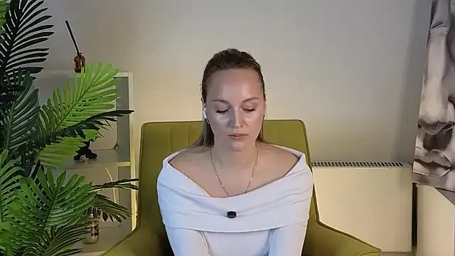 LorinaNhatsavang from StripChat