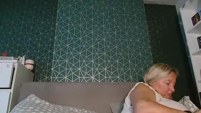Marie_Slate from StripChat is Freechat