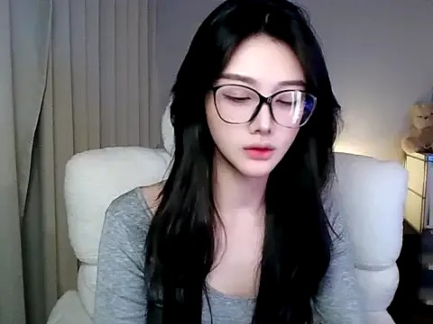 MedeLineayr from StripChat