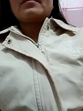 Phoebe-e from StripChat