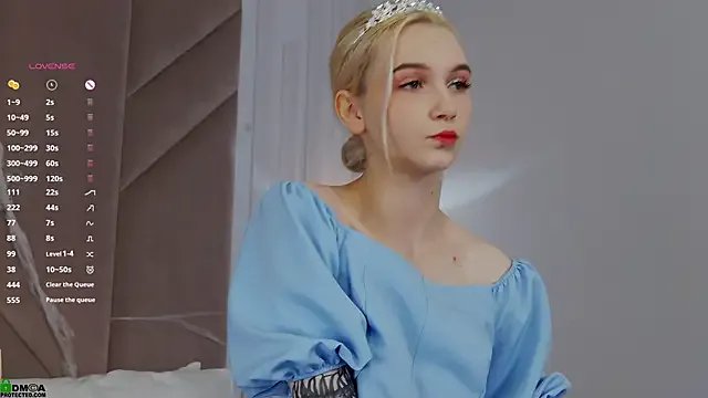 SaraHearts from StripChat