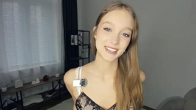 Hot SerrenaAa wants you to fuck her body now SerrenaAa from StripChat