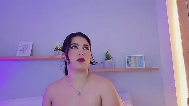 shainadavis from StripChat